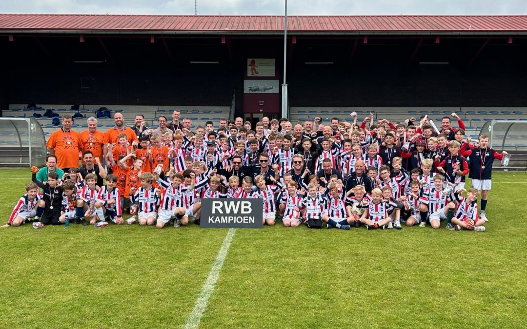 Kampioenenhuldiging jeugd R.W.B.