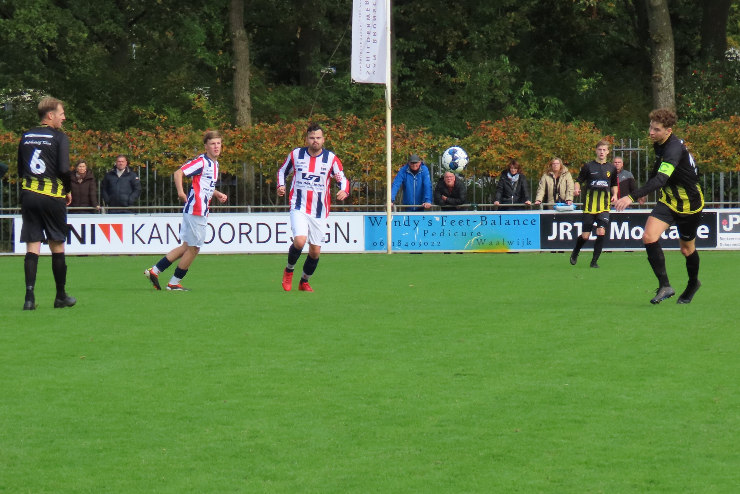 R.W.B. Waalwijk wint Waalwijkse derby en neemt koppositie over