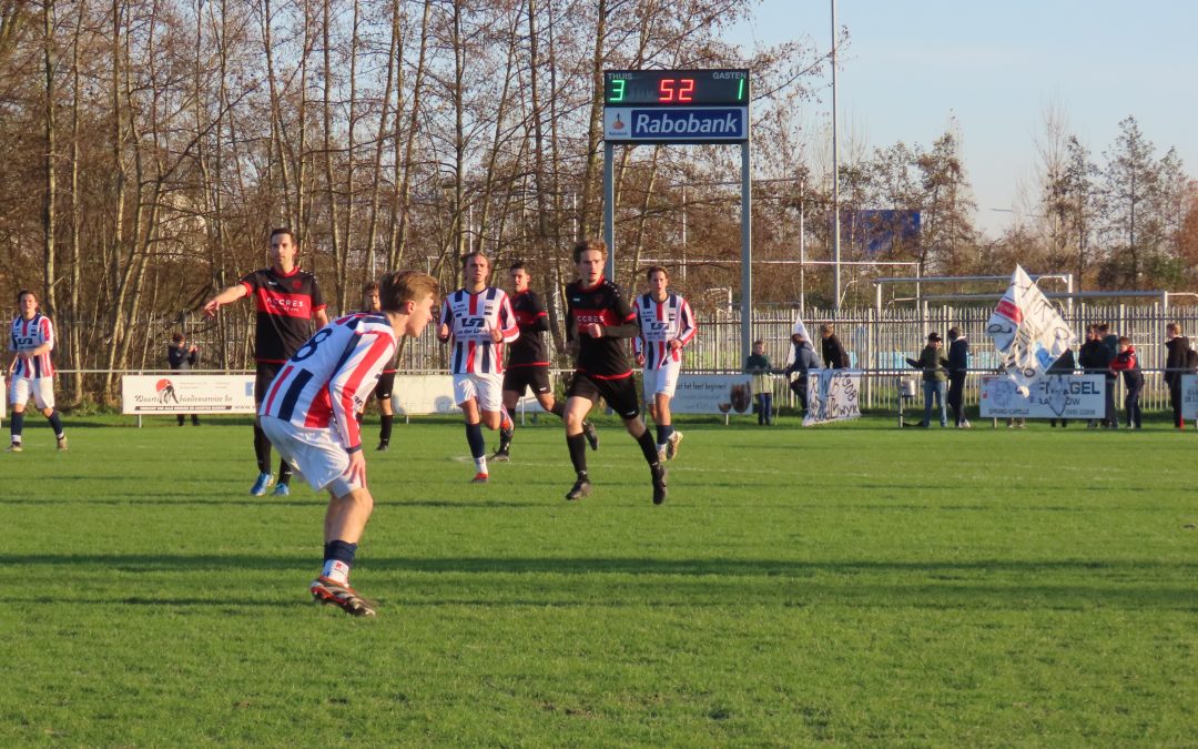 R.W.B. blijft door winst op BES in het spoor van de koplopers.