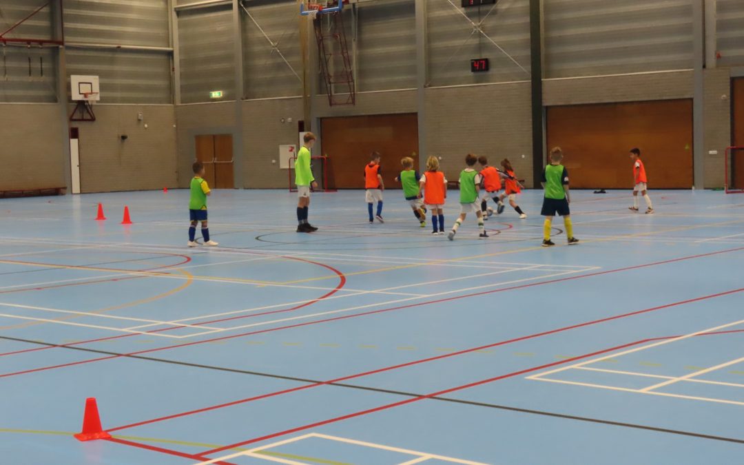 Maandag 22 december 2025, R.W.B. jeugd zaalvoetbaltoernooi in sporthal De Slagen.