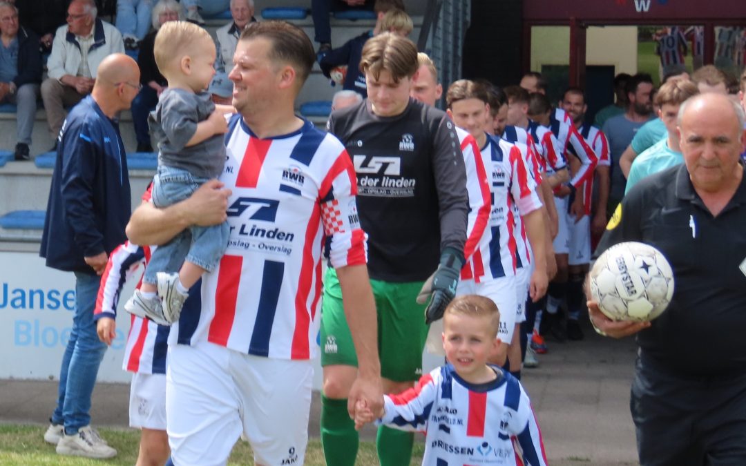 Kevin Remie neemt afscheid van R.W.B. 1 met twee doelpunten en een erehaag.