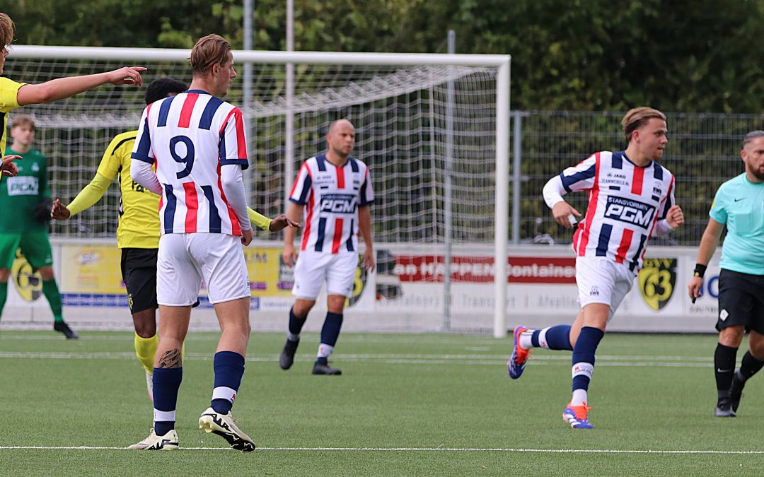 Kampioenenhuldiging kleurt duel R.W.B. 1 – Sleeuwijk 1 feestelijk rood-wit-blauw.