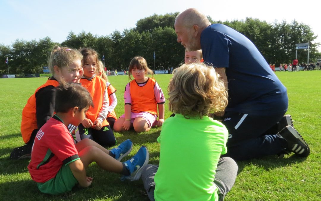 Foort Cove verwelkomt jonge voetballers op het R.W.B. Kanjerfestijn.