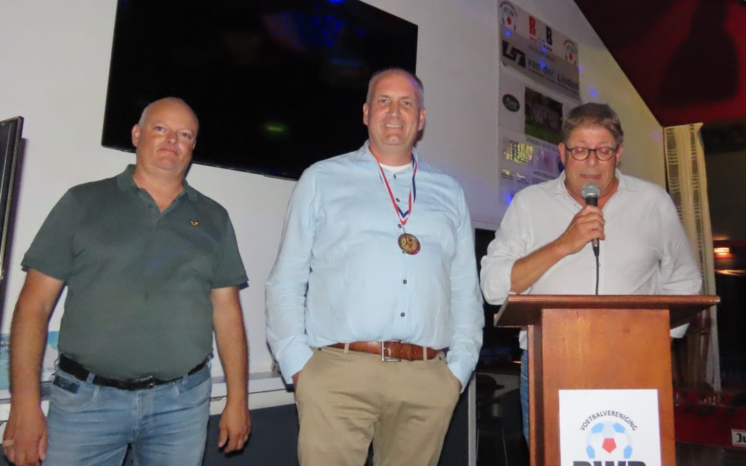 R.W.B. eert Dave de Louw als Vrijwilliger van het Voetbaljaar 2024/2025.