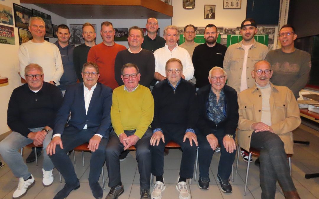 Jubilarissen R.W.B. in het zonnetje tijdens 25+ avond.