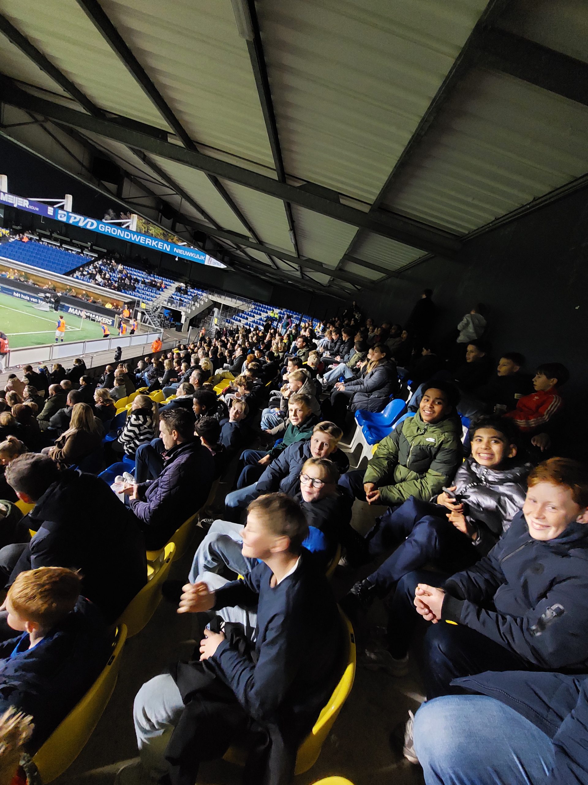 R.W.B.-jeugd bezoekt RKC Waalwijk – De Graafschap.