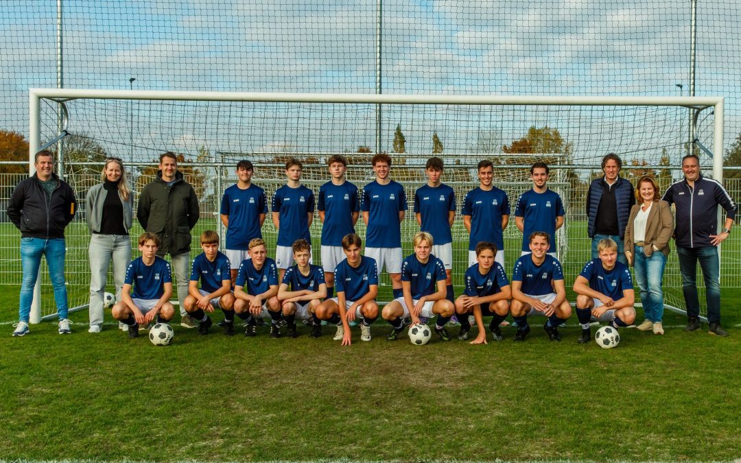 Vijf sponsoren steken R.W.B. JO17-1 in het nieuw!