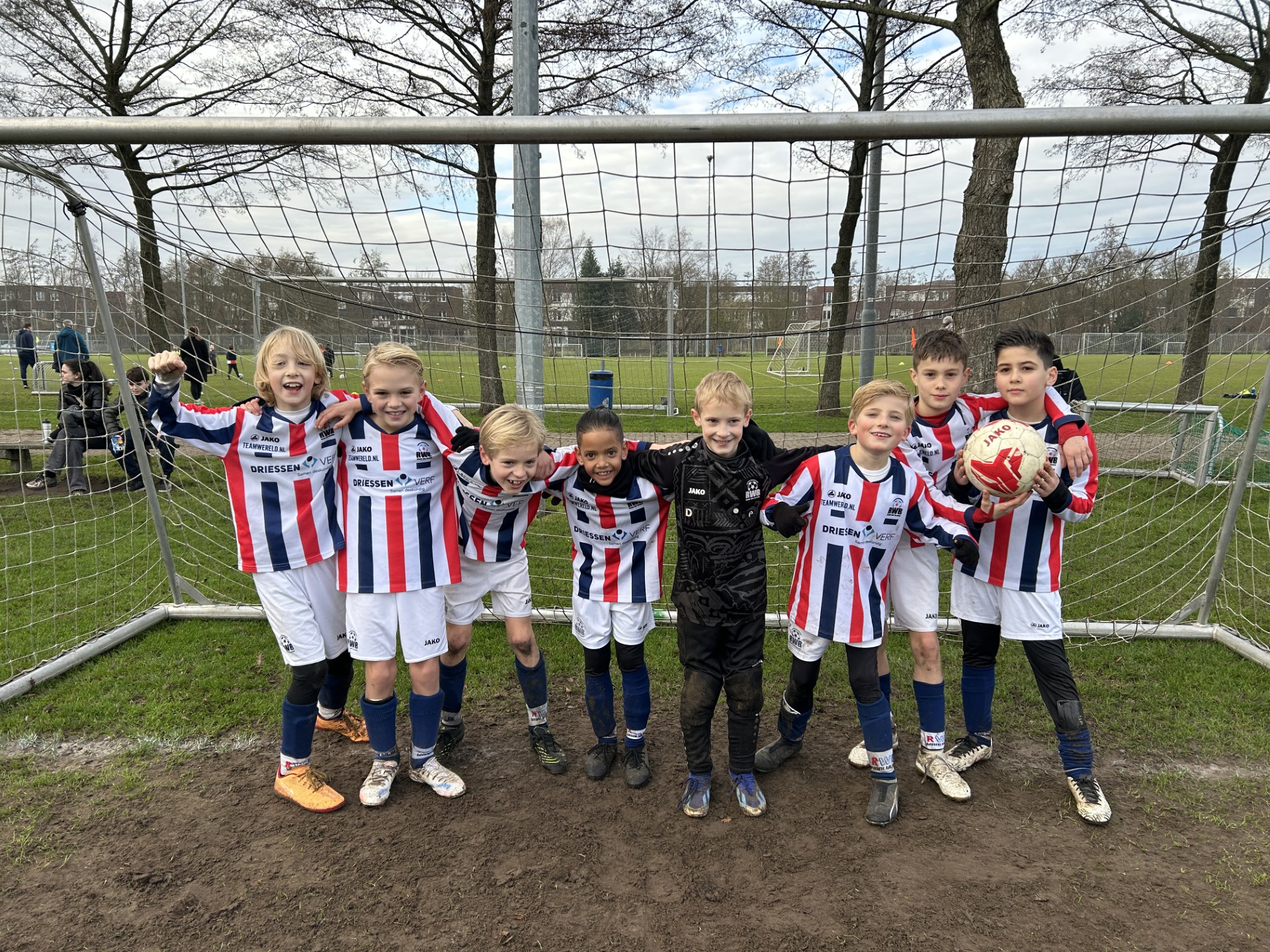 R.W.B. JO10-2 wint laatste wedstrijd voor winterstop met 3-0.