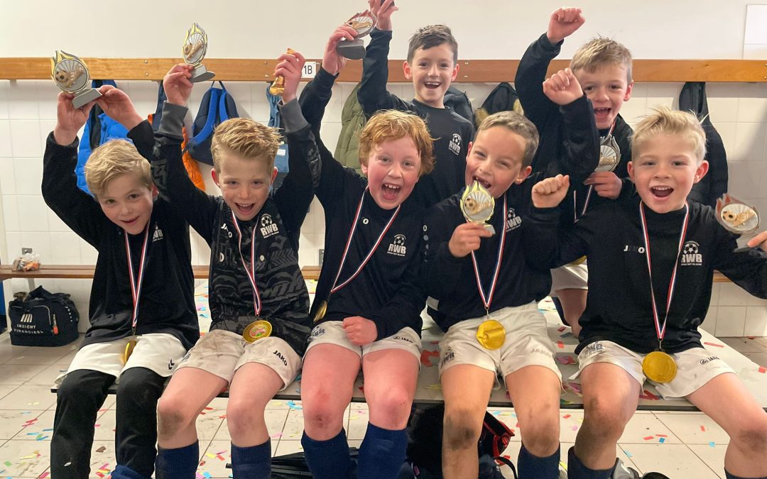 R.W.B. JO8-1 2e fase kampioen.