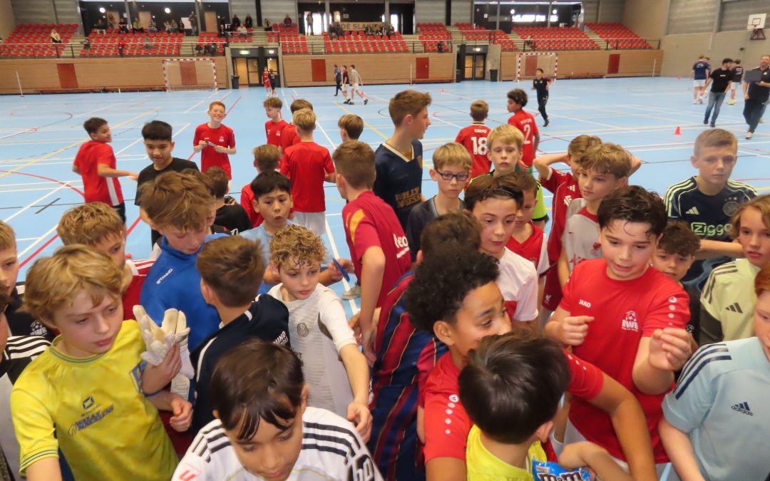 Jaarlijks zaalvoetbaltoernooi RWB weer een groot succes.