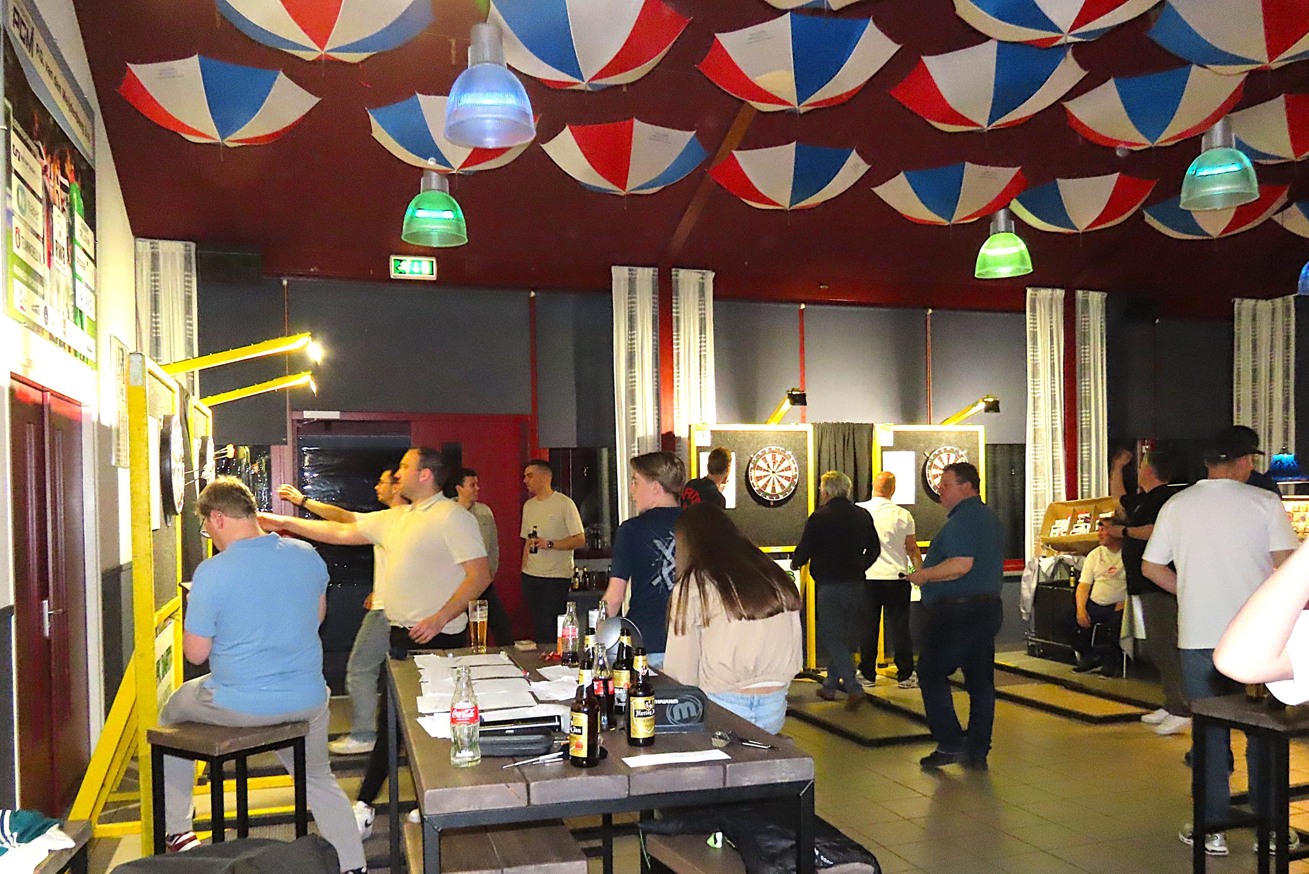 Timo van den Elshout wint RWB-Darttoernooi.