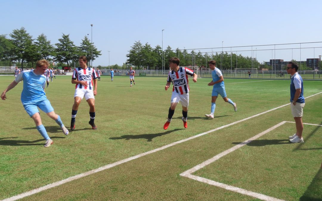 Tricolores sluiten seizoen in stijl af en bezorgen vertrekkend trainer Van der Pluijm fraaie afscheidsoverwinning.