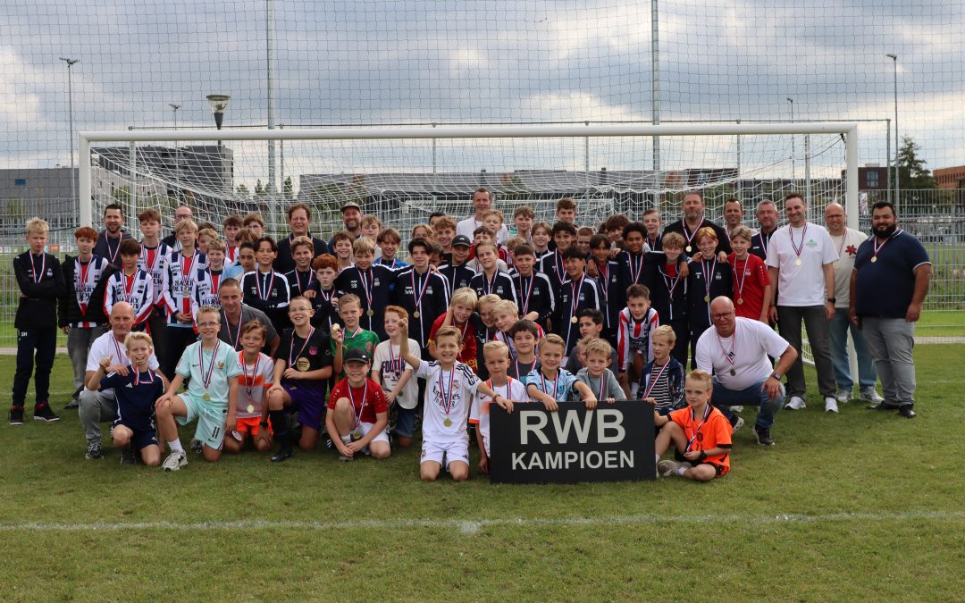 Kampioenshuldiging RWB groot succes.