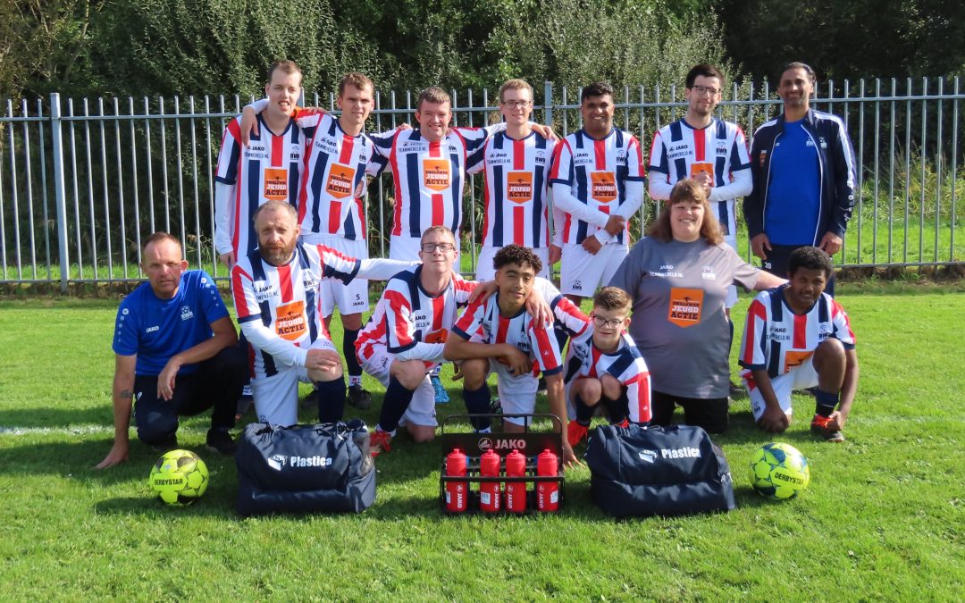Zwaluwen Jeugd Actie kledingsponsor RWB Voetbal+: nieuw tenue, nieuwe uitstraling én een 6-2 overwinning.